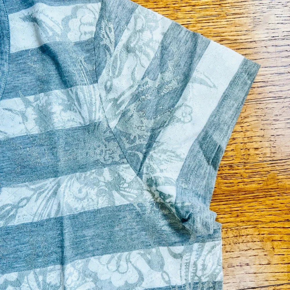 CHICOS ZENERGY GRAY WHITE STRIPE TOP - Picture 2 of 8